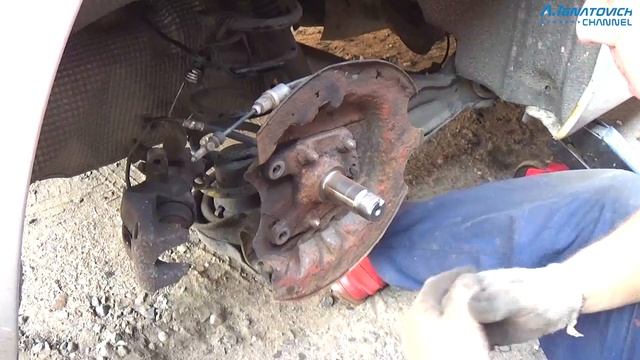 Замена задних тормозных дисков с подшипником и колодок в Ситроен С4 Гранд Пикассо. Руководство. смотреть онлайн