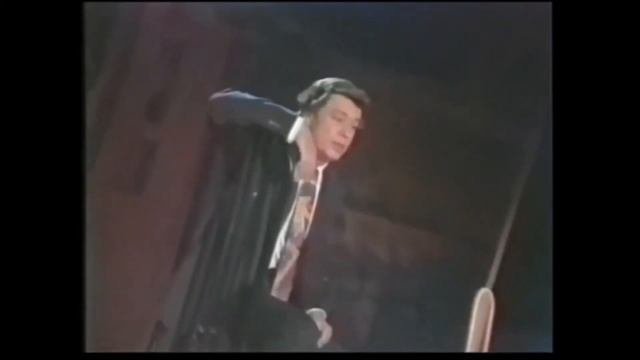 Николай Караченцов «АВГУСТ, СЕНТЯБРЬ...» (М. Дунаевский — И. Резник). Съёмка 1994 года.