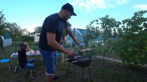 Отдыхаем на даче | Готовим шашлык