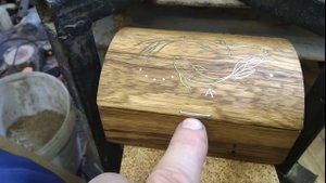 Поиск вариантов замаскировать отверстия оставленные короедами и древоточцами