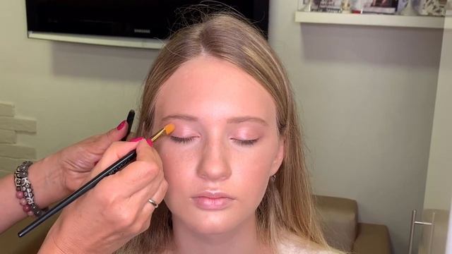 МАКИЯЖ КРЕМОВЫМИ ТЕНЯМИ СОВЕТЫ НАТАЛЬИ ШАРОПАТ смотреть онлайн