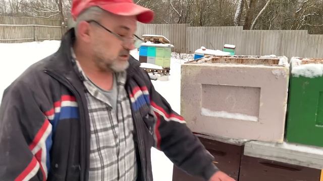 В гостях у пчеловодов 800 ульев. Технология производства мёда. Семирамочный улей. Беларусь. смотреть онлайн