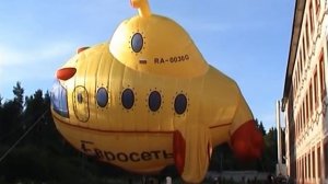 Воздушный шар - желтая подводная лодка.