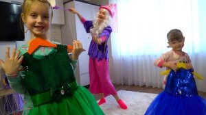 Margo and Nastya playing in the Tooth Fairy & Gifts for Girls