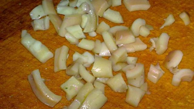 Салат из редьки с кальмаром