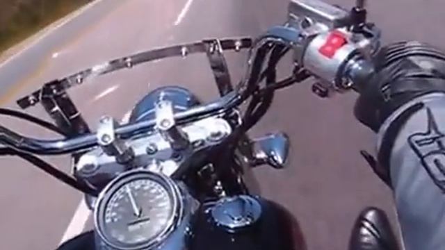Riding Honda Shadow 750 on the road смотреть онлайн