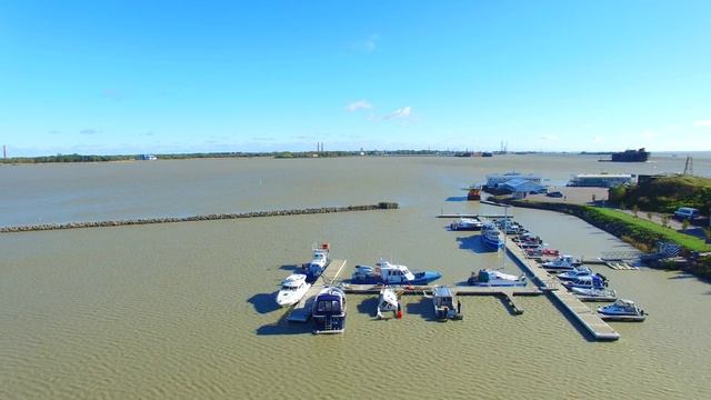 DJI Phantom 3 Professional UHD 4K- Kronstadt, Кронштадт - Морской Никольский собор смотреть онлайн