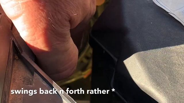 How to replace the headlight bulb on Mazda 2 смотреть онлайн