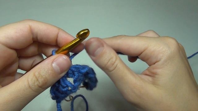 Урок 4.2 ЛЕВАЯ РУКА. Чередование столбиков без накида и воздушных петель. Вязание крючком не глядя смотреть онлайн