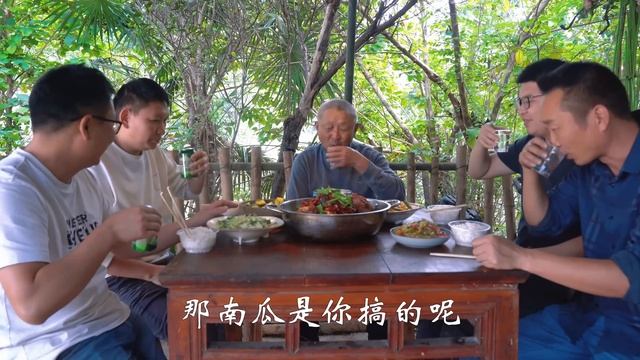 兩根大牛腳，二弟做“紅燒牛腳”，軟糯Q彈一整根抱著啃過癮｜Mukbang【鐵鍋視頻】