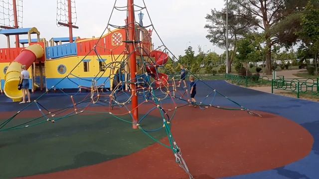 Побывать в сказке. Комсомольский парк летом. Динская.