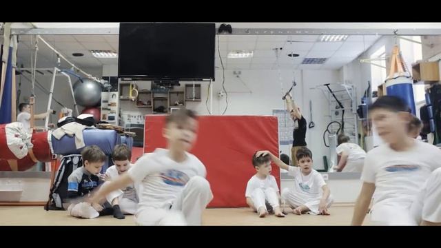 Детский зимний КАПО-ЛАГЕРЬ "INVERNO QUENTE" в Тольятти 2018 ABADÁ-CAPOEIRA Graduado Al Capone смотреть онлайн
