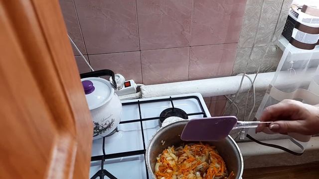 ТУШЕНАЯ КАПУСТА как в Советской СТОЛОВОЙ | с МЯСОМ и РИСОМ !!! смотреть онлайн