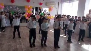 Танец на 8 марта!!! 2 класс!!