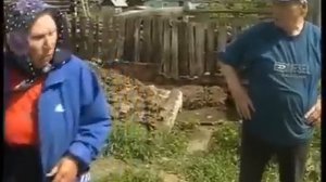 Бабка ругается с соседом