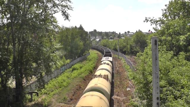 "Над дизелем". Тепловоз 3ТЭ10М-1217 с грузовым поездом смотреть онлайн