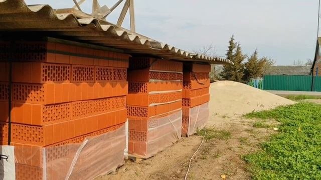 Простой и проверенный способ избежать высолов на кирпичной кладке.
