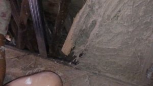 КАК  ОБМАЗЫВАЕТСЯ ГЛИНОЙ СТЕНА  ДЕРЕВЯННОГО КАРКАСНОГО ДОМА