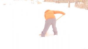 Влог. Зимние забавы с лопатой.Чистим снег