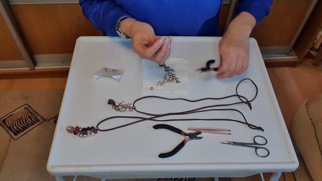 ДЕЛАЕМ КУЛОН "ВИНОГРАДНАЯ ГРОЗДЬ" НА КОЖАНОМ ШНУРКЕ смотреть онлайн