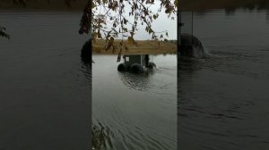 Вездеход вагончик на ободрышах Т-150 в воде