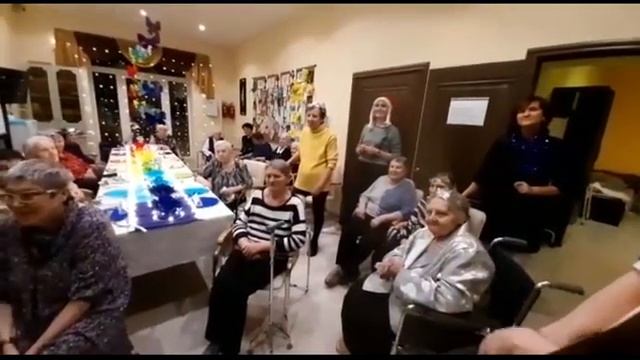 Волонтеры Фонда подарили подарки подопечным Пансионата для пожилых в деревне Супонево смотреть онлайн