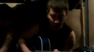 Дагестанец поет и играет на гитаре