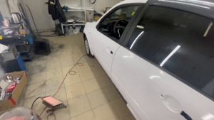 Lada Granta ( Лада Гранта) оклейка белой премиум пленкой под такси + черная крыша