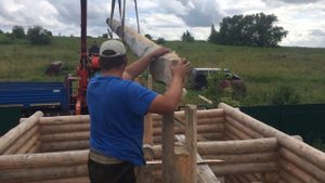 Баня из бревна. Сруб лунный паз. Правильные фронтоны