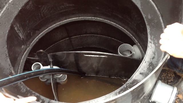 Установка септика Крот 1.8 в бетонный колодец наполненный водой