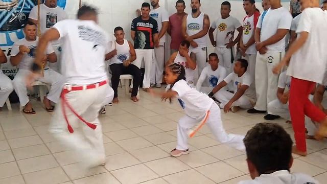 Mestre Nestor associação de Capoeira Axé Iúna смотреть онлайн