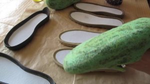 Как приклеить подошву к летним валенкам. Шаг 2