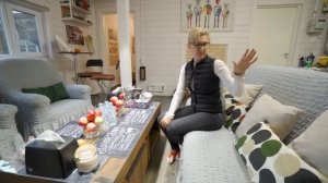 Здесь жить можно! РУМТУР по бане с гостиной и кухней // Как сделать удобную баню за 4 недели?