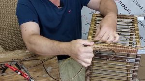 Плетение искусственным ротангом на каркасе из металла без пневмостеплера.