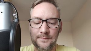 АСМР иностранец читает вам рассказ для сна