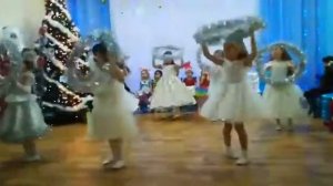 танец снежинок в детском саду