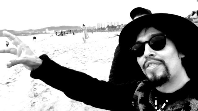 Simon Lynge & The Martial Hearts - Tiny Ironing Board смотреть онлайн