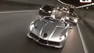 Гоночный Mercedes Benz SLR McLaren