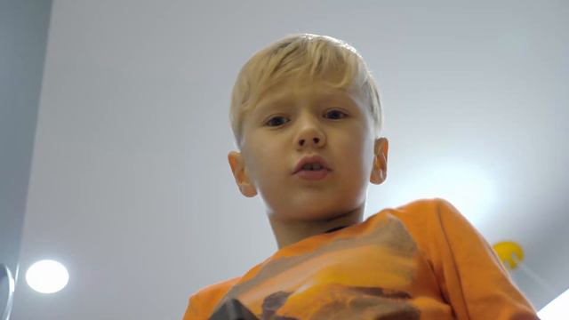 ЧТО случилось с СЕРЕЖЕЙ, Кто Это ТАКОЙ? ВЕСЕЛАЯ история с БОБом Челлендж family kids смотреть онлайн