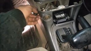 Nissan sunny установка видеорегистратора скрытно)