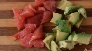 Салат с креветками и авокадо