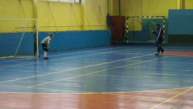 Разминка вратарей ФК "Факел" перед играми. смотреть онлайн