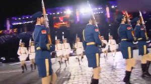 Китайские девушки на параде, Воинственная красота, КАТЮША на китайском языке