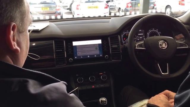 Android Auto - Navigation demo in the new ŠKODA Kodiaq - White Dove ŠKODA смотреть онлайн