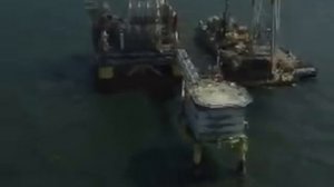 Лукойл - нефтяная платформа в каспийском море