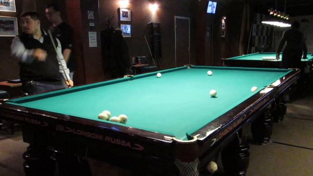 Олег исполнил тонкого свояка в угол и показал сопернику, откуда надо вытаскивать шар) смотреть онлайн