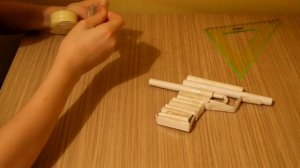 Как сделать стреляющий пистолет из бумаги.