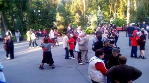 6. Танцы в парке горького танцевать * Мой Харьков родной *.Танцевать в парке горького  танцы ретро.