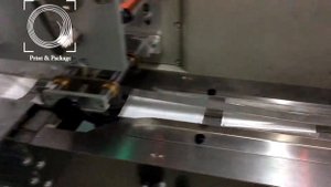 Упаковка медицинских масок на горизонтальной упаковочной машине 250D