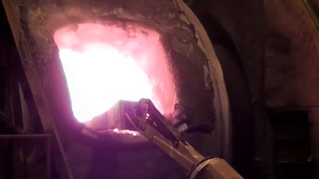 Демонтажный робот Brokk 800 чистка конвертера на металлургическом заводе смотреть онлайн